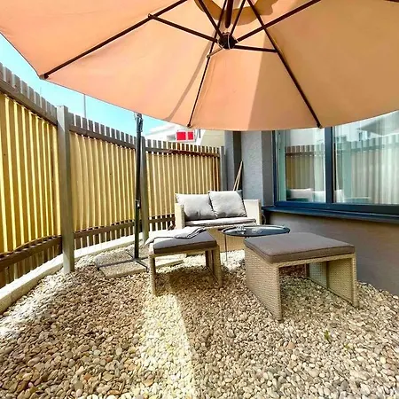 Amazing Large 2,5rooms With Terrace And Parking! Lejlighed *